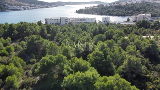 Šibenik-ROGOZNICA – TERRENO COMMERCIALE ESCLUSIVO a 300 m dal mare 4128 m2