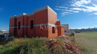 Istria, Pola - moderna casa bifamiliare di 120m2 con piscina e terrazza