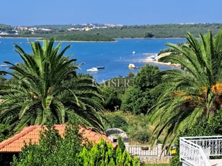 Istria, Medolino - casa con appartamenti di 430m2 a soli 200m dal mare