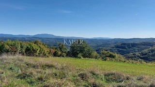 Istria, zona Montona, terreno edificabile con permesso per una casa