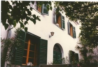 Novi Vinodolski - casa antica con giardino
