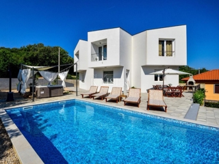 Krk, Gostinjac - casa vacanze con ampio giardino