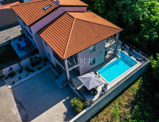 Istria - Parenzo, due moderne case familiari con appartamenti 