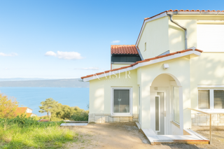 Opatija, Brseč - opportunità, casa con vista mare e diversi appartamenti, 206 m2