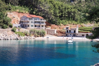 Casa tradizionale fronte mare sull'isola di Hvar