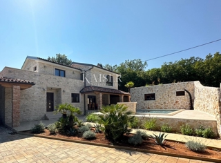 Isola di Krk, dintorni di Dobrinje - imponente casa in pietra con piscina, 220 m2