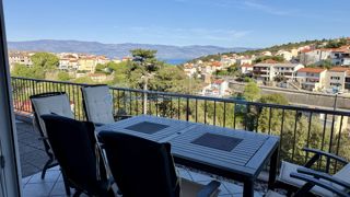 VRBNIK - APPARTAMENTO CON VISTA MARE