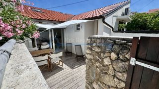 PUNAT - CASA AL PIANO TERRA CON GIARDINO, RARA SUL MERCATO