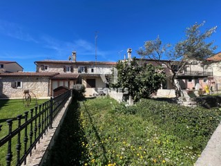 Una casa con giardino nel centro di Cittanova, a soli 100 metri dal mare