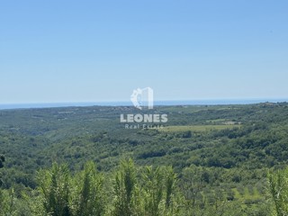 Terreno edificabile con permesso di costruire e vista mare nelle vicinanze di Buie