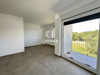 Appartamento al primo piano con vista aperta sul mare nelle vicinanze di Parenzo