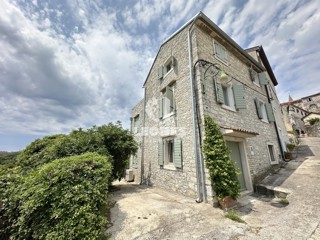 Una casa rustica unica con una splendida vista sul mare a Buie