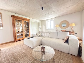 Una casa rustica unica con una splendida vista sul mare a Buie