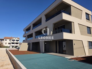 Moderno appartamento con giardino vicino a Umag - Umago