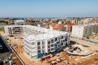 Appartamento di qualità con giardino in un moderno edificio nuovo a Umag - Umago