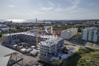 Appartamento di qualità con giardino in un moderno edificio nuovo a Umag - Umago