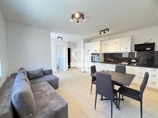 Appartamento completamente arredato al piano terra di un edificio ristrutturato a Novigrad.