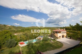 Bellissima villa rustica a Momiano immersa nella natura