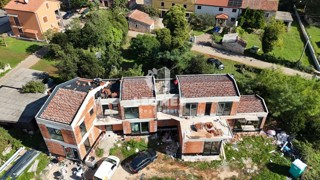 Incantevole casa bifamiliare con vista sul mare e piscina ai dintorni di Umag - Umago