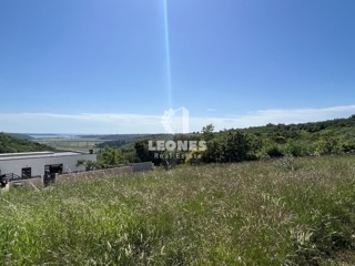 Terreno con una vista imponente sul mare e sulla natura nelle vicinanze di Cittanova
