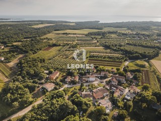 Terreno edificabile in un tranquillo paese vicino a Umag - Umago