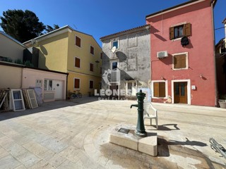 Due appartamenti con ingresso separato nel centro di Cittanova, a soli 100 metri dal mare a Cittanova