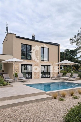 Casa indipendente con piscina vicino a Cittanova