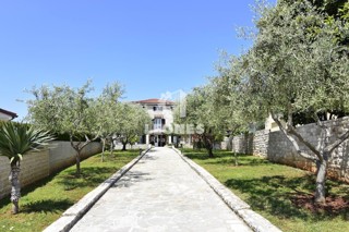 Casa in pietra in prima fila al mare a Umag - Umago