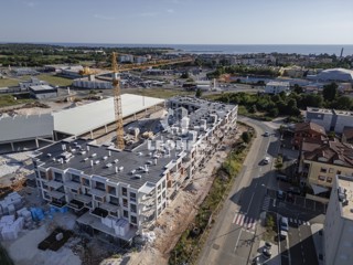 Appartamento in un edificio di qualità con posto auto in garage a Umag - Umago