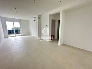 Appartamento al secondo piano in un nuovo edificio di qualità con ascensore e vista sul mare a Tar