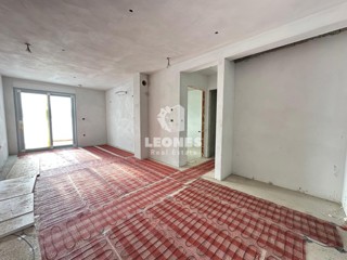 Appartamento al secondo piano in un nuovo edificio di qualità con ascensore e vista sul mare a Tar