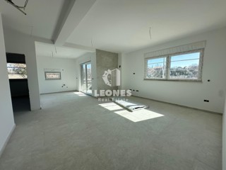 Appartamento al primo piano con due camere da letto in un nuovo edificio di qualità con ascensore a Tar