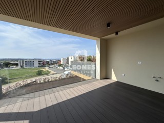 Lussuoso appartamento al primo piano con bellissima vista sul mare in un nuovo edificio con ascensore a Cittanova