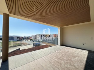 Lussuoso appartamento al primo piano con bellissima vista sul mare in un nuovo edificio con ascensore a Cittanova