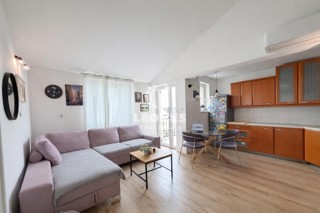 Wohnung mit zwei Schlafzimmern und Galerie in ruhiger Lage in Novigrad ...