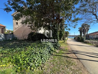 Terreno edificabile nel centro storico a soli 10 metri dal mare a San Lorenzo