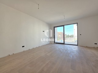 Appartamento con posto auto coperto in un edificio di nuova costruzione di qualità a Umag - Umago
