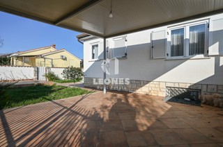 Casa bifamiliare a soli 250 metri dal mare nei dintorni di Umago