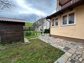 Appartamento al piano terra con giardino a soli 600 metri dal mare a Cittanova