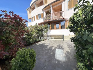 Grazioso appartamento con giardino in una posizione fantastica a Cittanova