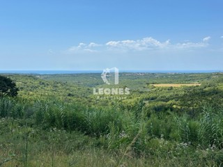 Terreno edificabile con permesso di costruire e vista mare nelle vicinanze di Buie