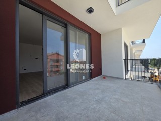Appartamento con posto auto coperto in un nuovo edificio a Umag - Umago