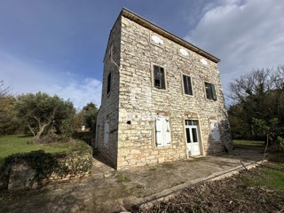 Casa indipendente in pietra in una posizione unica con vista sul mare a Cittanova