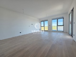 Spazioso appartamento con grande terrazza in un edificio di nuova costruzione di qualità a Umag - Umago