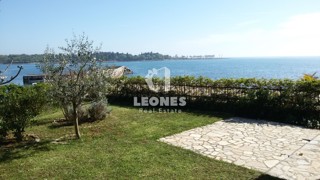 Casa in prima fila al mare a Lovrečica - San Lorenzo, dintorni di Umago