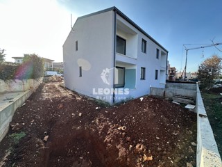 Appartamento di qualità nelle vicinanze di Parenzo con un ampio cortile