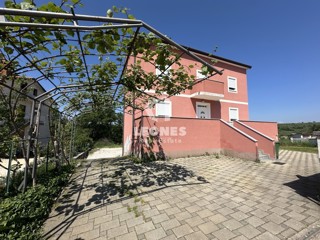 Casa indipendente con terreno edificabile a Verteneglio