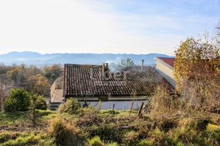 MARČELJI Casa con potenziale interessante e giardino