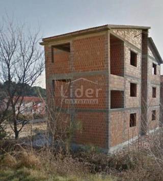 Palit, casa con 6 appartamenti, Roh Bau
