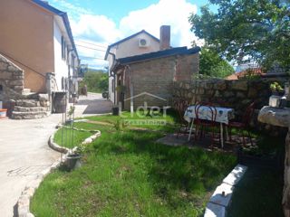 JUŠIĆI Quattro case piccole con giardino e cortile